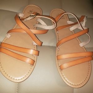 NWOT Montego Bay Tan Sandals Size 9
